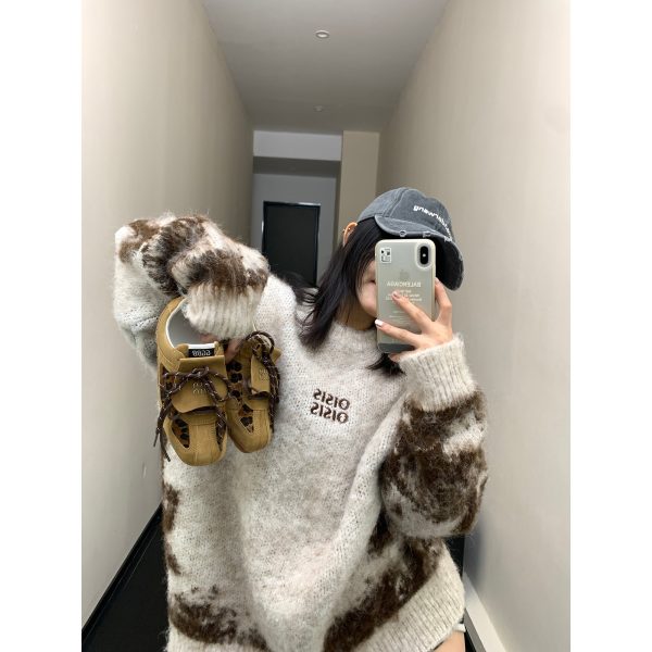 Cozy Knit Graphic Sweatshirt Online Sale - Image 3